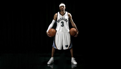 开云-爱德华兹全能两双引领攻防 森林狼主场力擒雷霆终结其强势开局